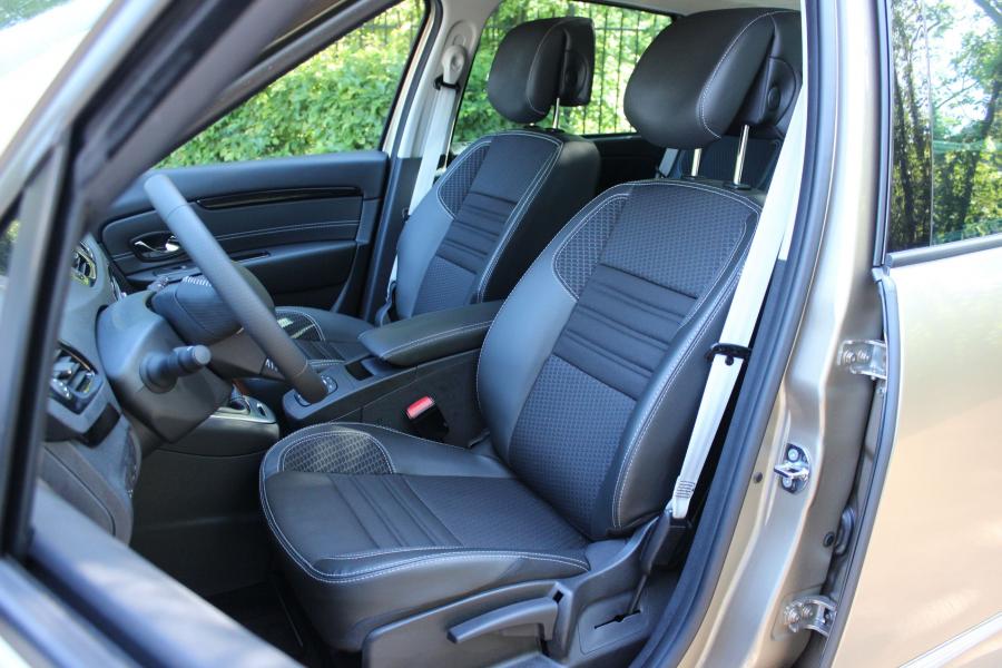 Интерьер Renault Scenic 2013 года  (фото 21 из 34)